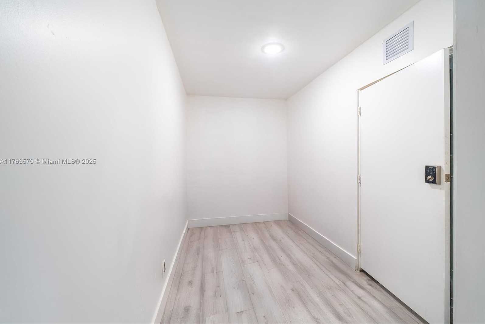 Small Image of 7450 HOPE ST, Hollywood Number 14