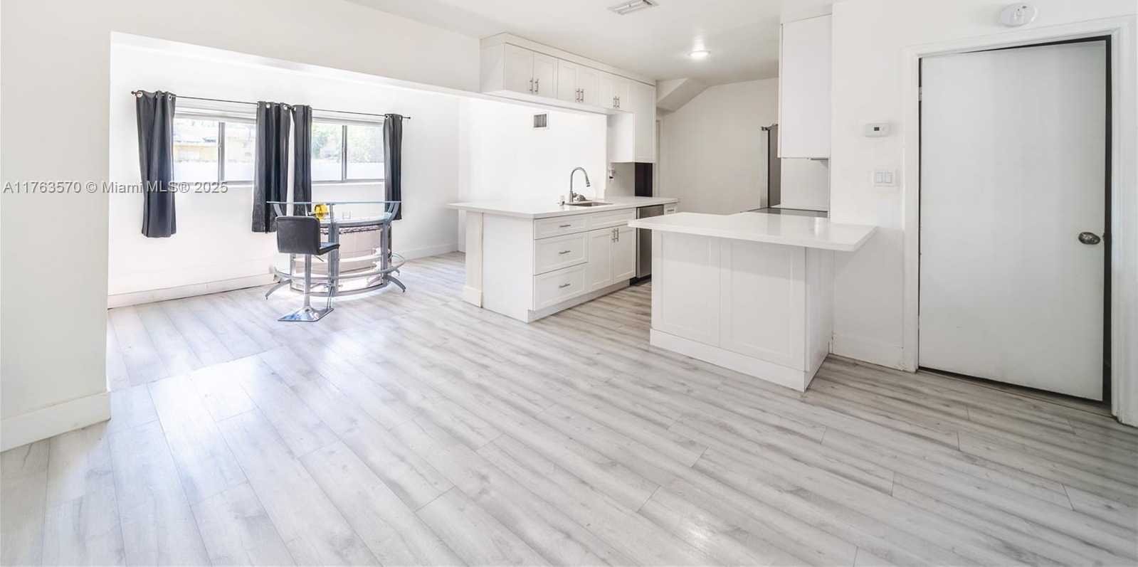 Small Image of 7450 HOPE ST, Hollywood Number 3