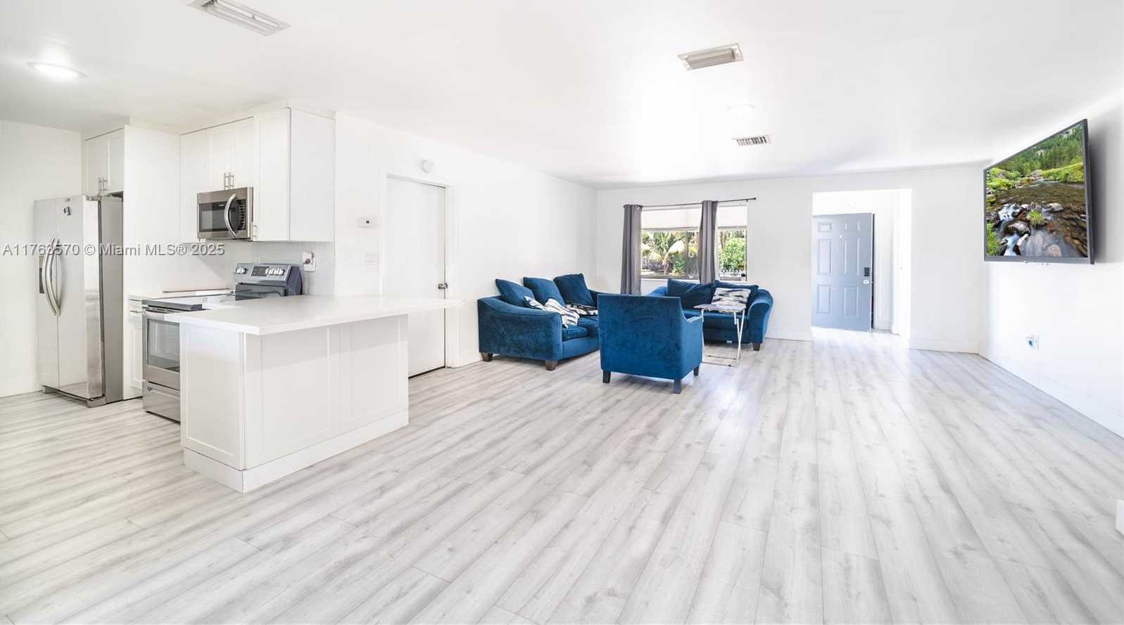 Small Image of 7450 HOPE ST, Hollywood Number 4
