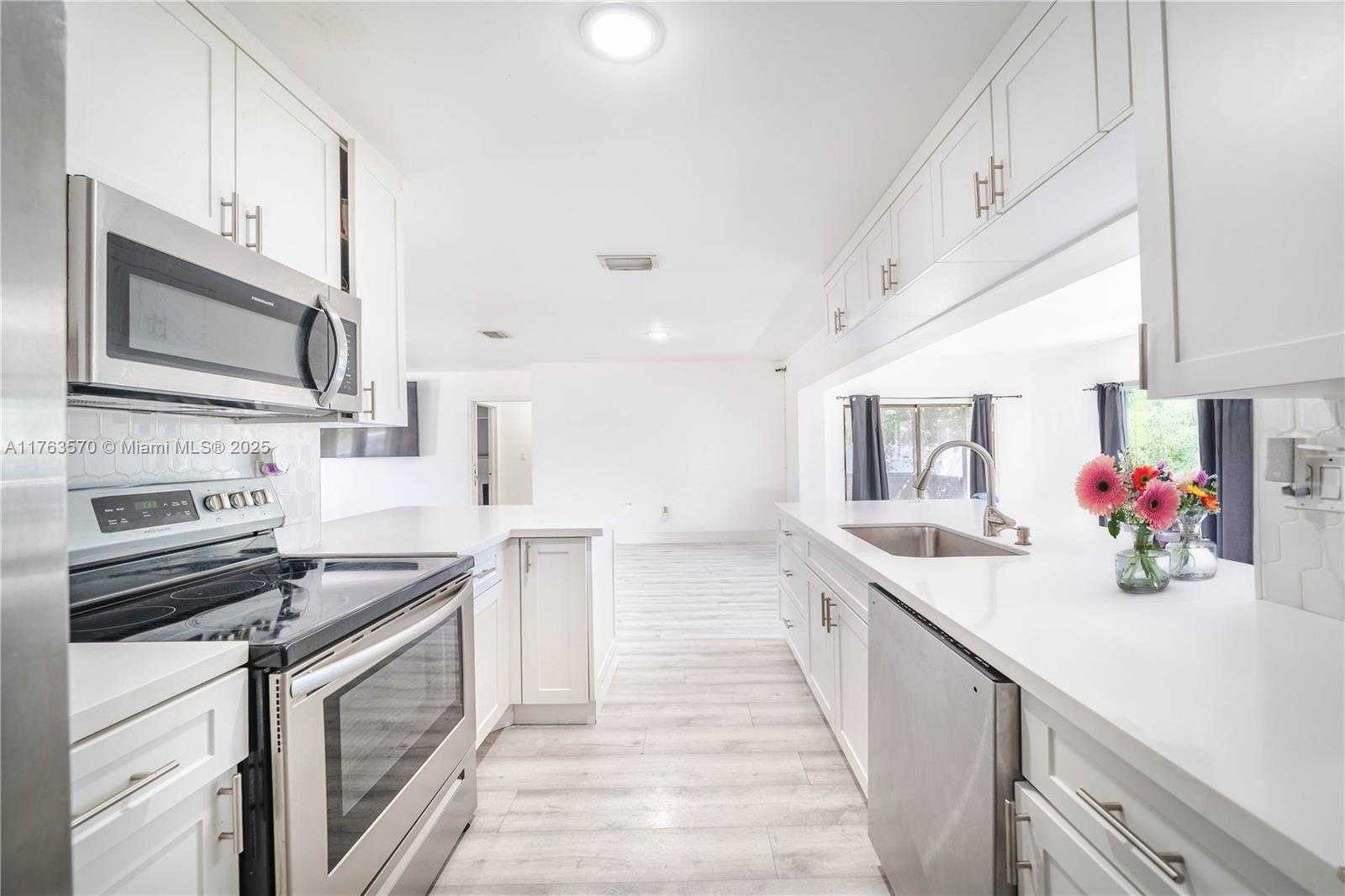 Small Image of 7450 HOPE ST, Hollywood Number 6