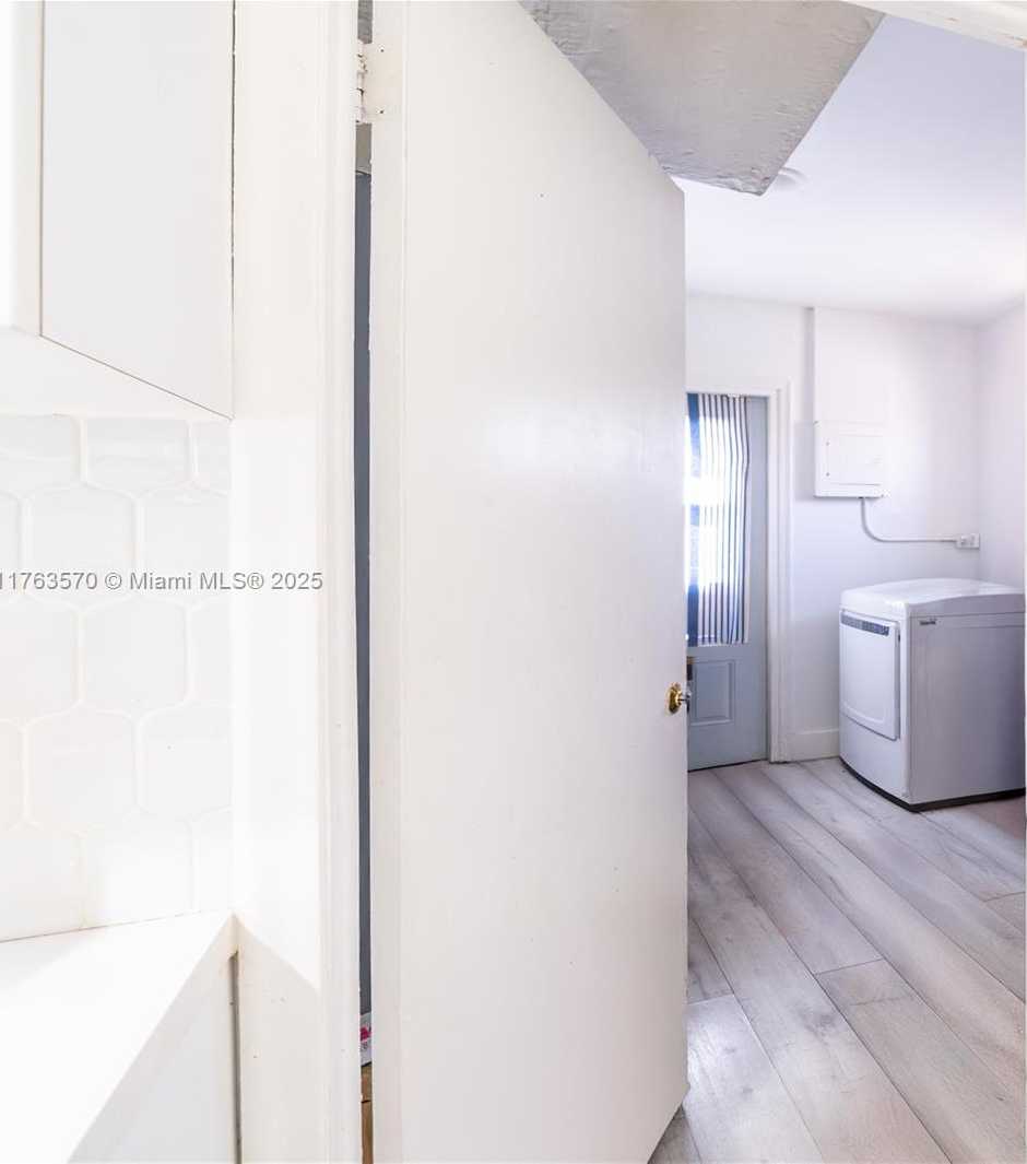 Small Image of 7450 HOPE ST, Hollywood Number 7