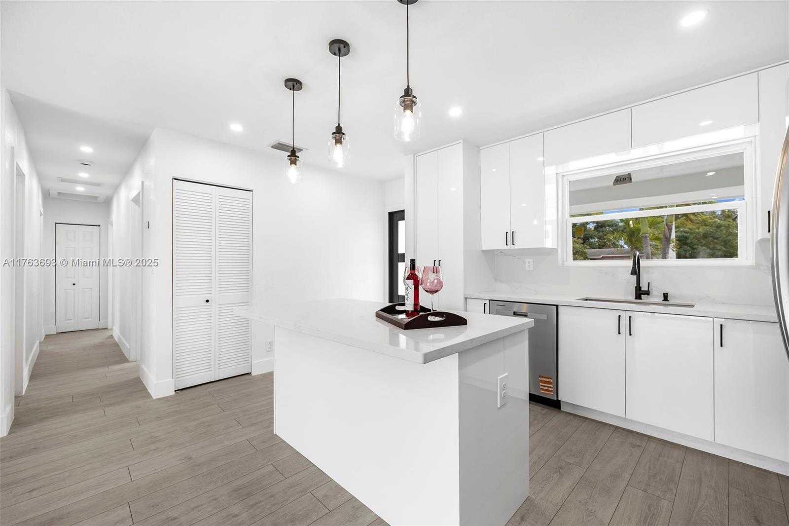 Small Image of 6335 SOUTHGATE BLVD, Margate Number 10