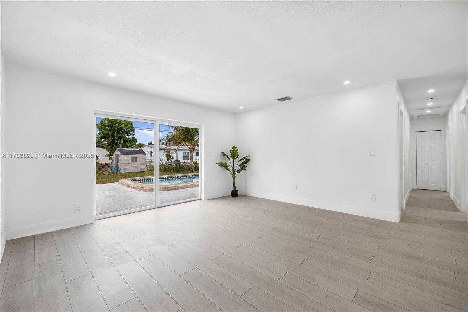 Small Image of 6335 SOUTHGATE BLVD, Margate Number 15
