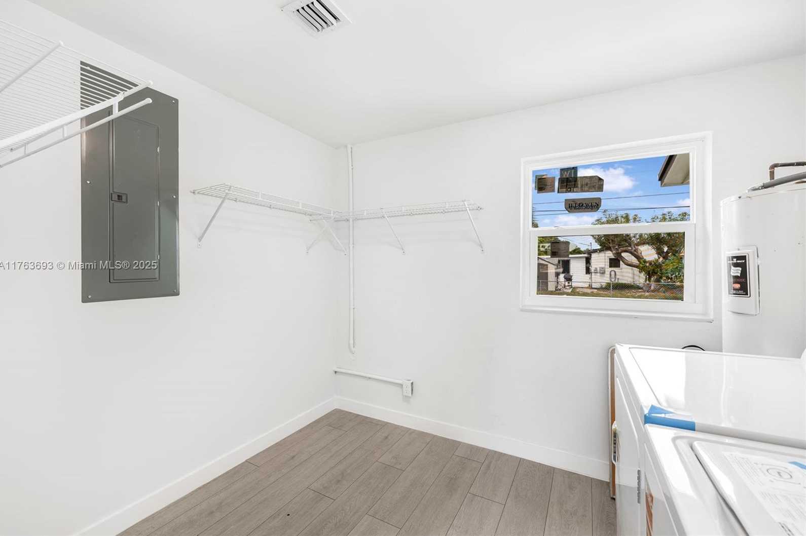 Small Image of 6335 SOUTHGATE BLVD, Margate Number 20