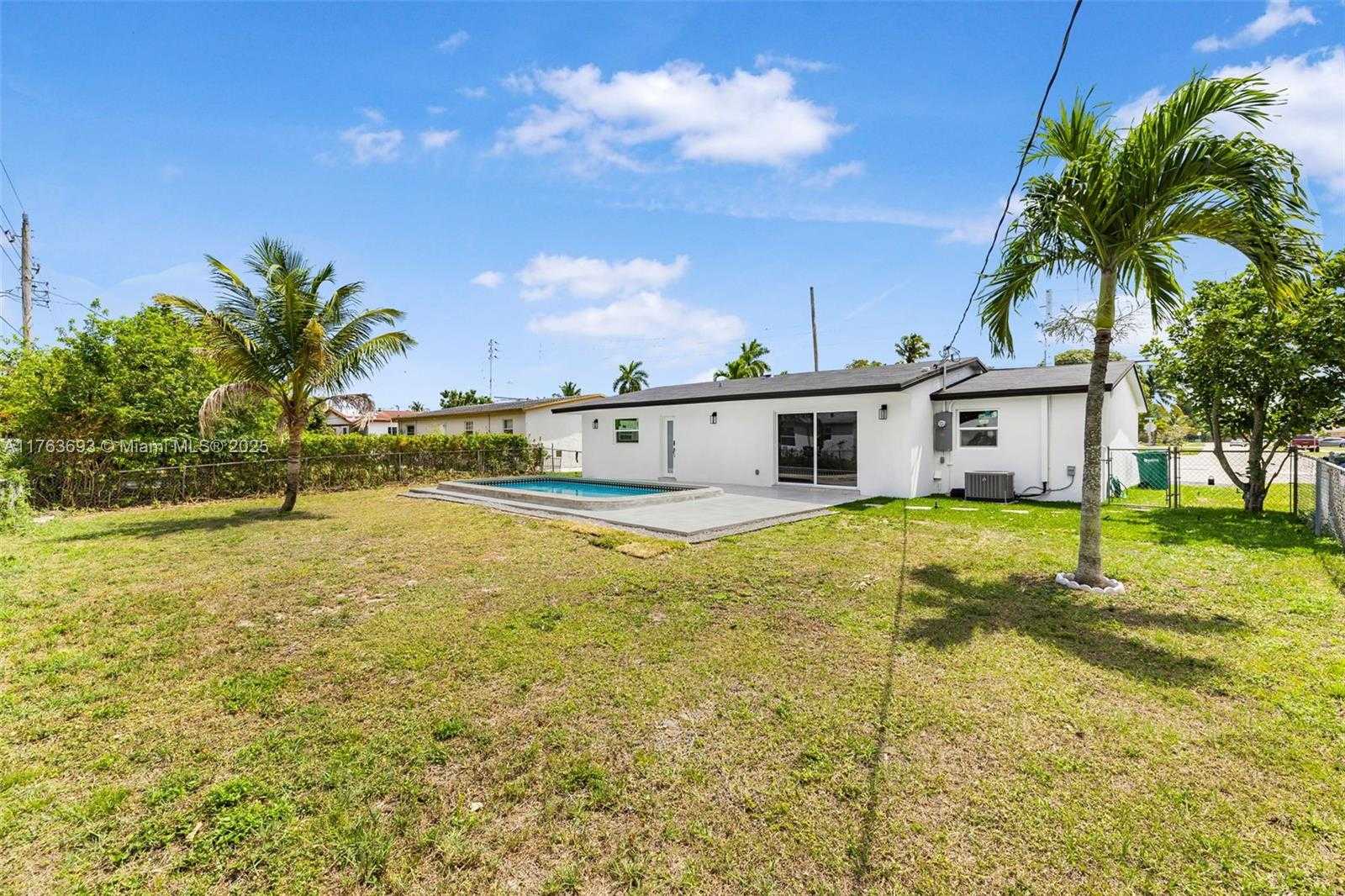Small Image of 6335 SOUTHGATE BLVD, Margate Number 35