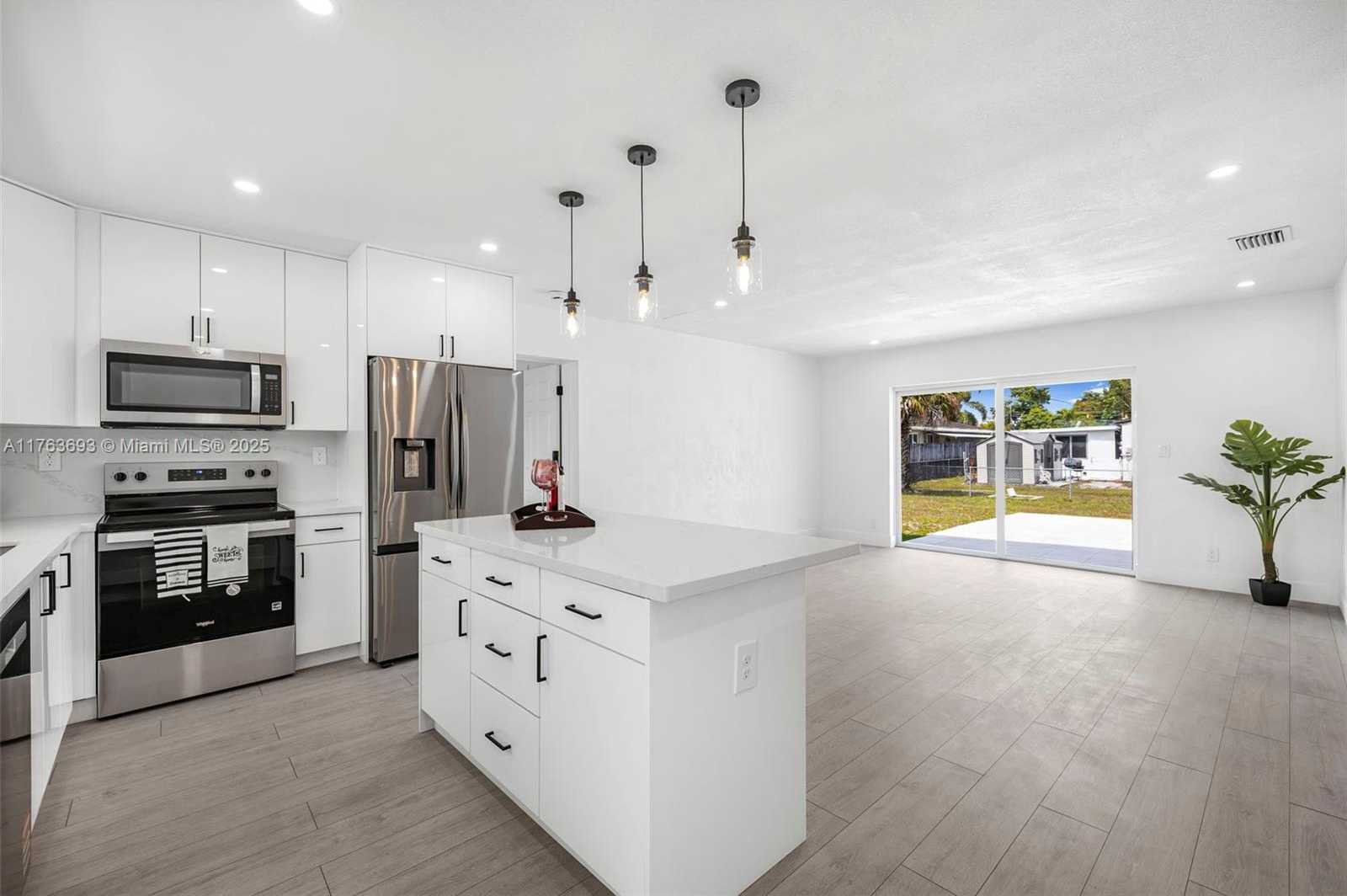 Small Image of 6335 SOUTHGATE BLVD, Margate Number 5