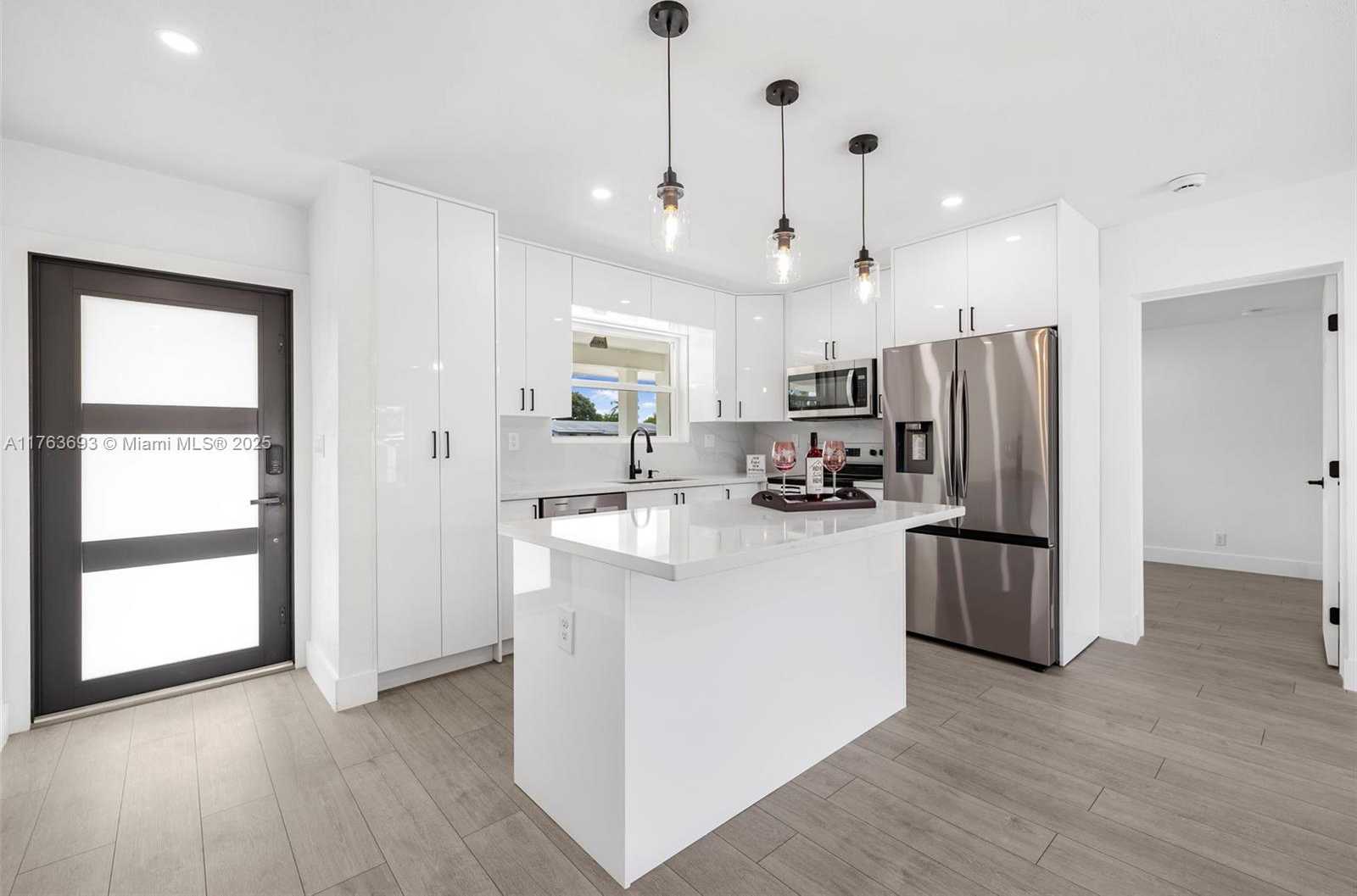 Small Image of 6335 SOUTHGATE BLVD, Margate Number 8