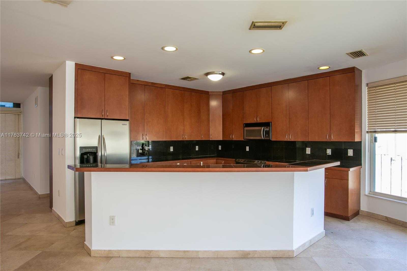 Small Image of 4750 SOUTH WEST 43RD AVE, Dania Beach Number 11