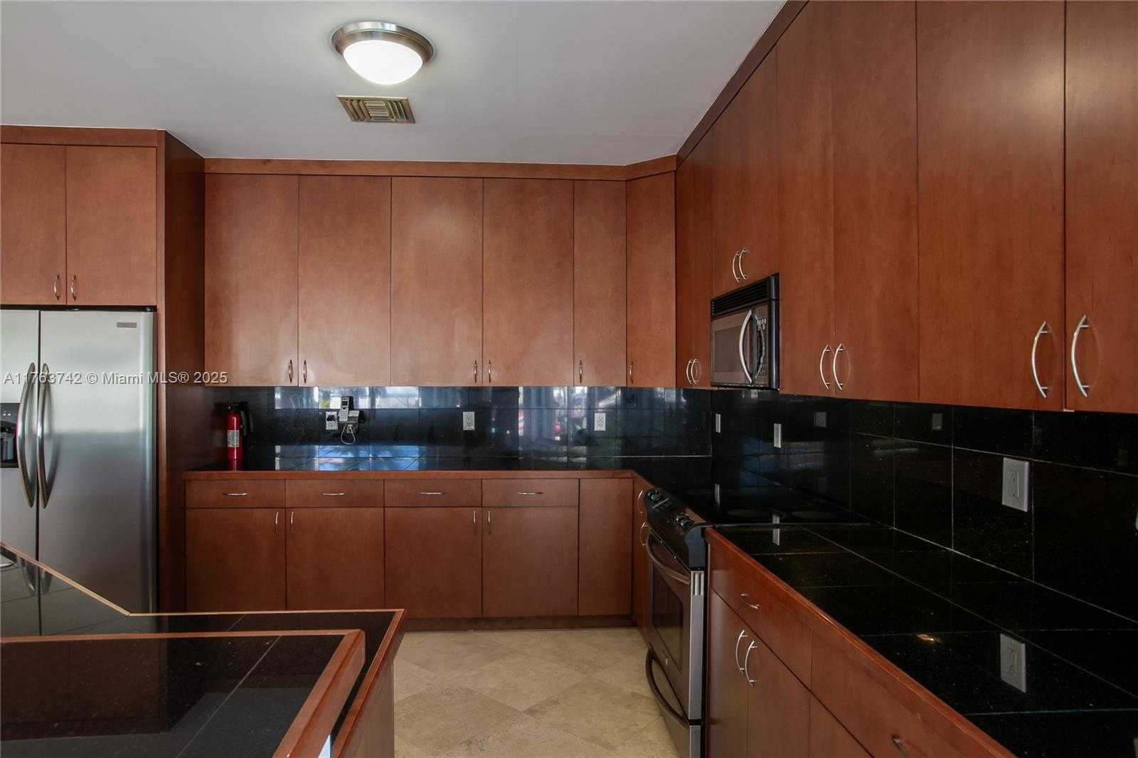 Small Image of 4750 SOUTH WEST 43RD AVE, Dania Beach Number 12
