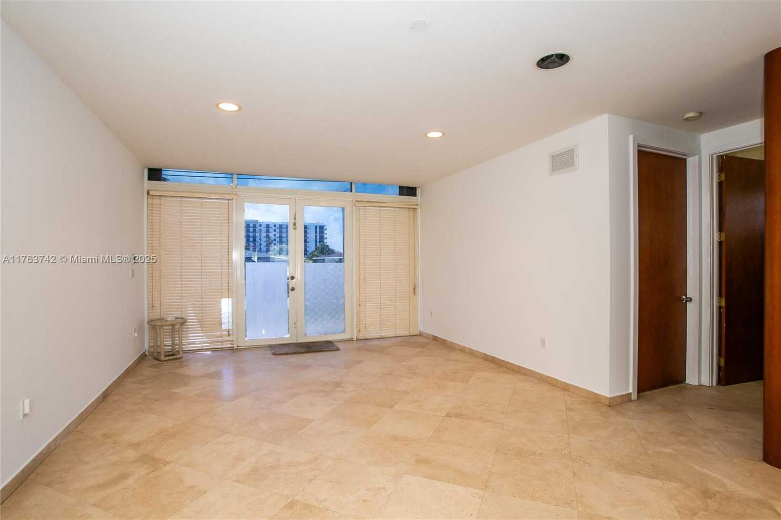 Small Image of 4750 SOUTH WEST 43RD AVE, Dania Beach Number 15