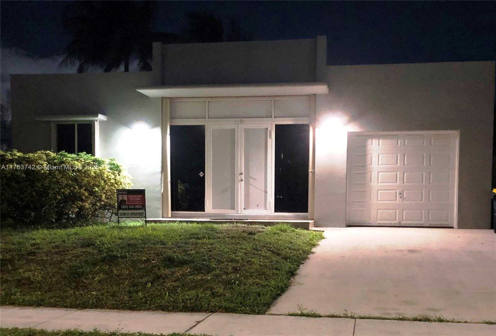 Small Image of 4750 SOUTH WEST 43RD AVE, Dania Beach Number 2