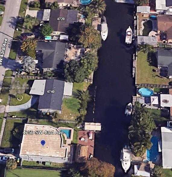 Small Image of 4750 SOUTH WEST 43RD AVE, Dania Beach Number 24