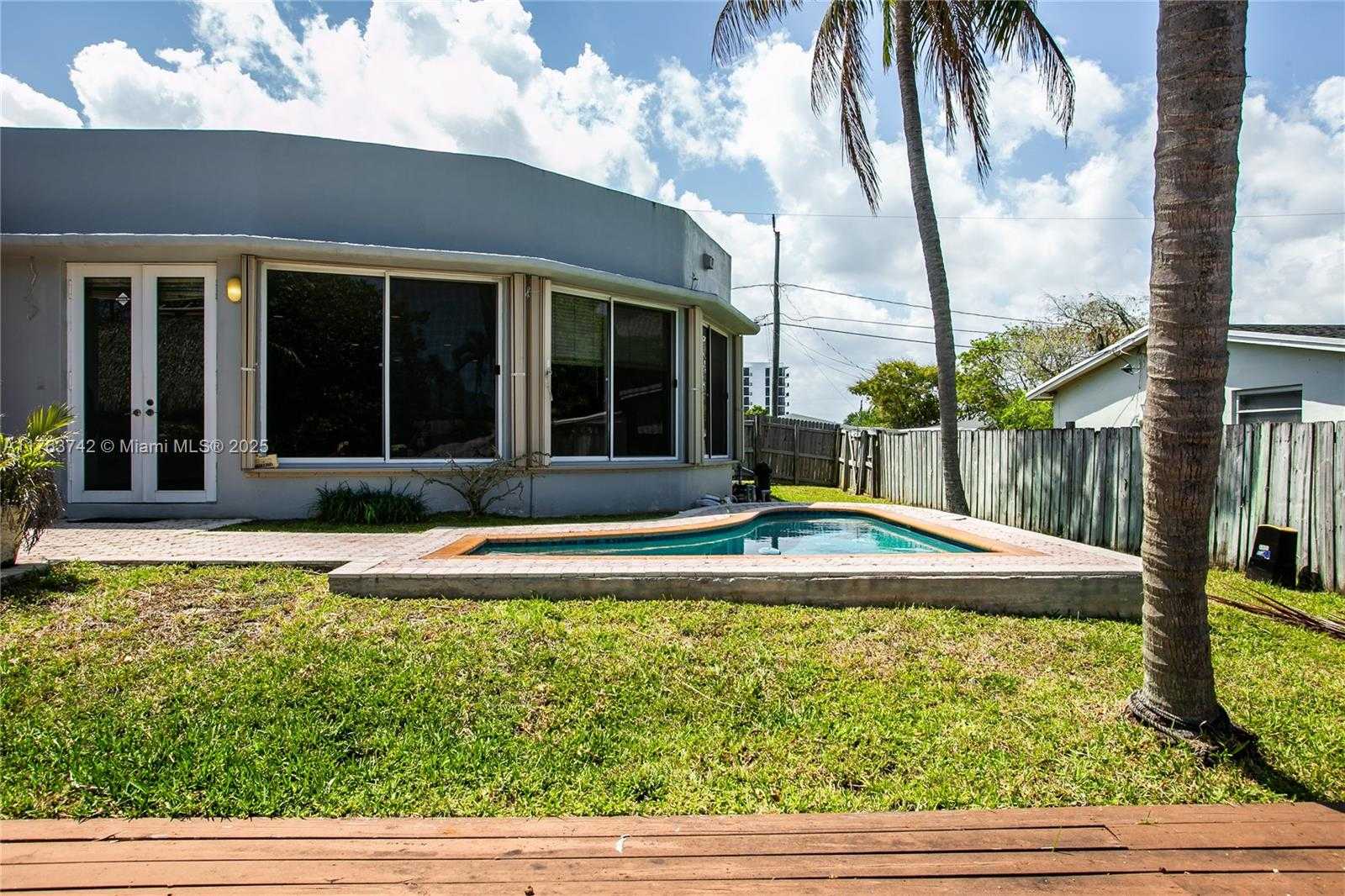 Small Image of 4750 SOUTH WEST 43RD AVE, Dania Beach Number 6