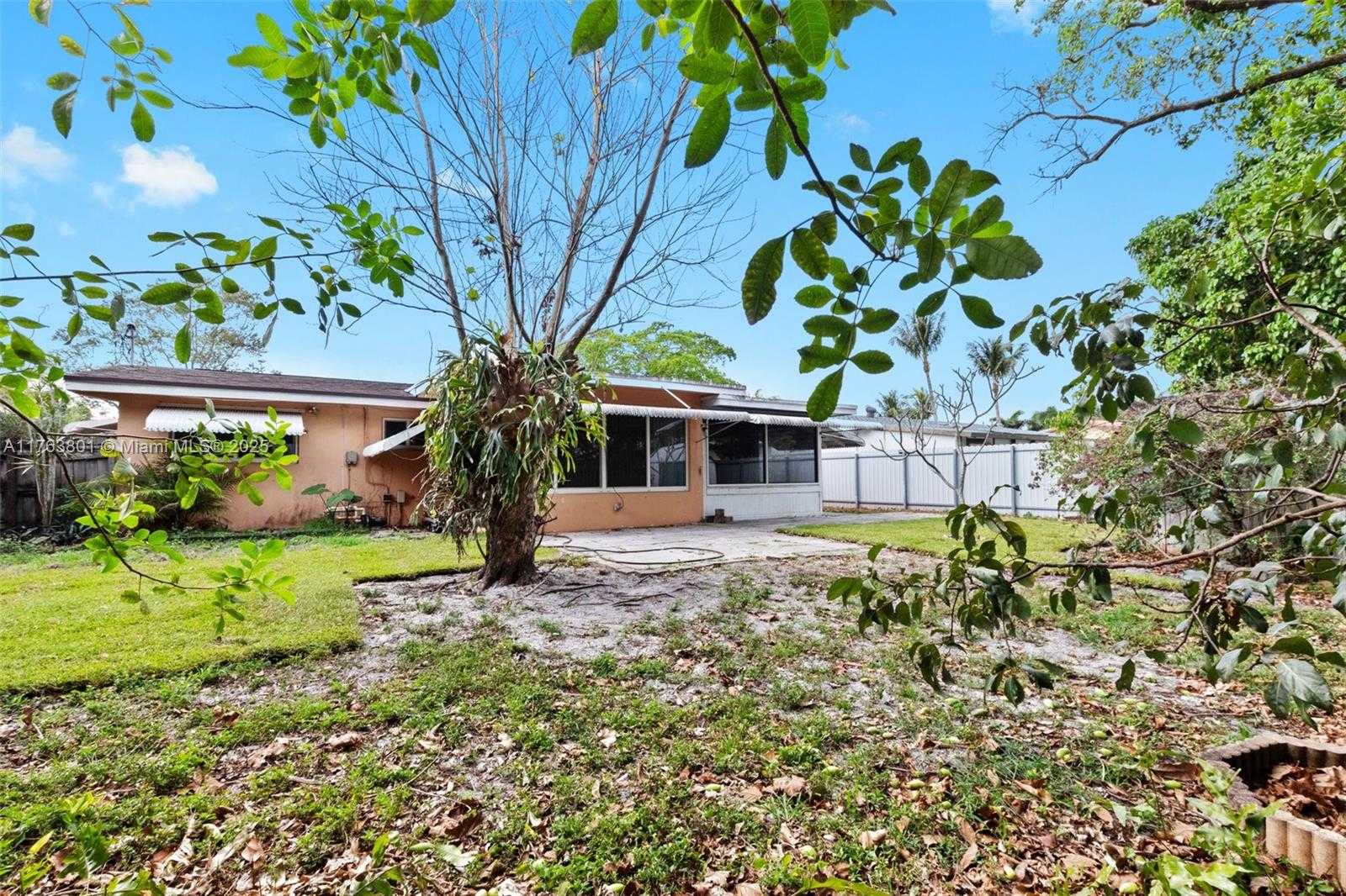 Small Image of 8131 NORTH WEST 12TH ST, Pembroke Pines Number 23