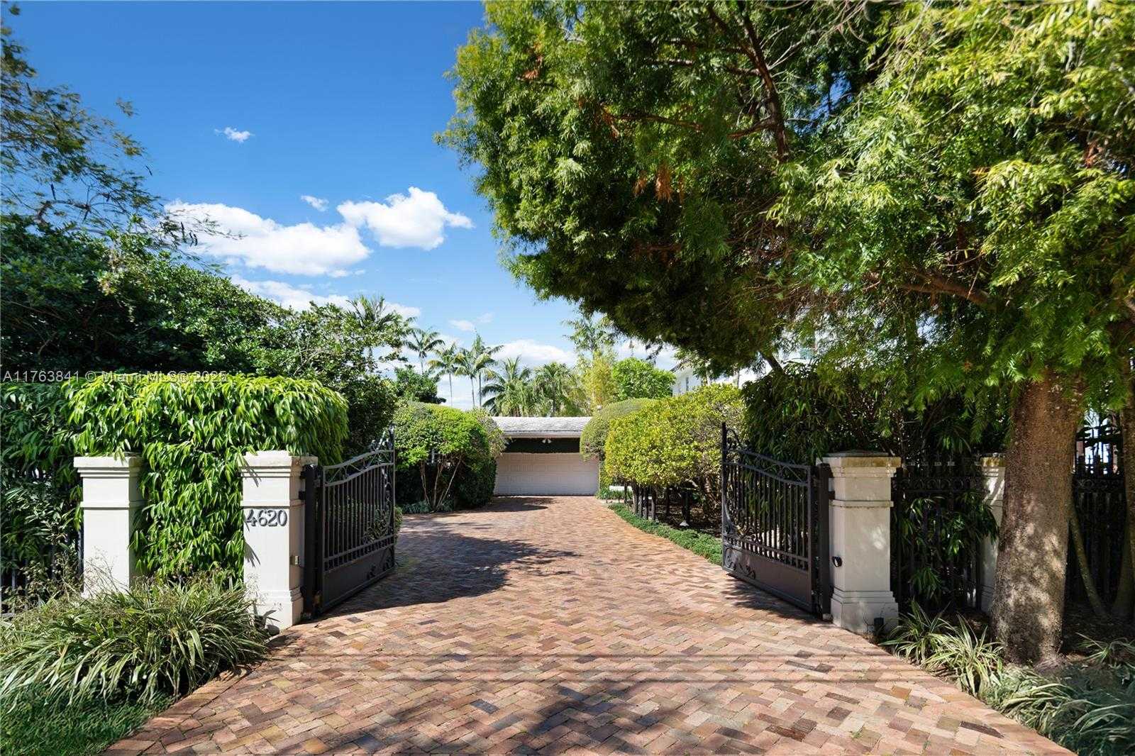 Small Image of 4620 GRANADA BLVD, Coral Gables Number 3