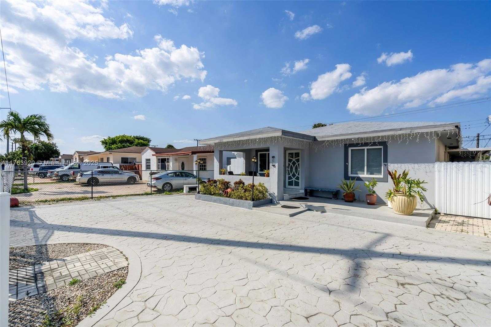 Small Image of 351 EAST 13TH ST, Hialeah Number 2
