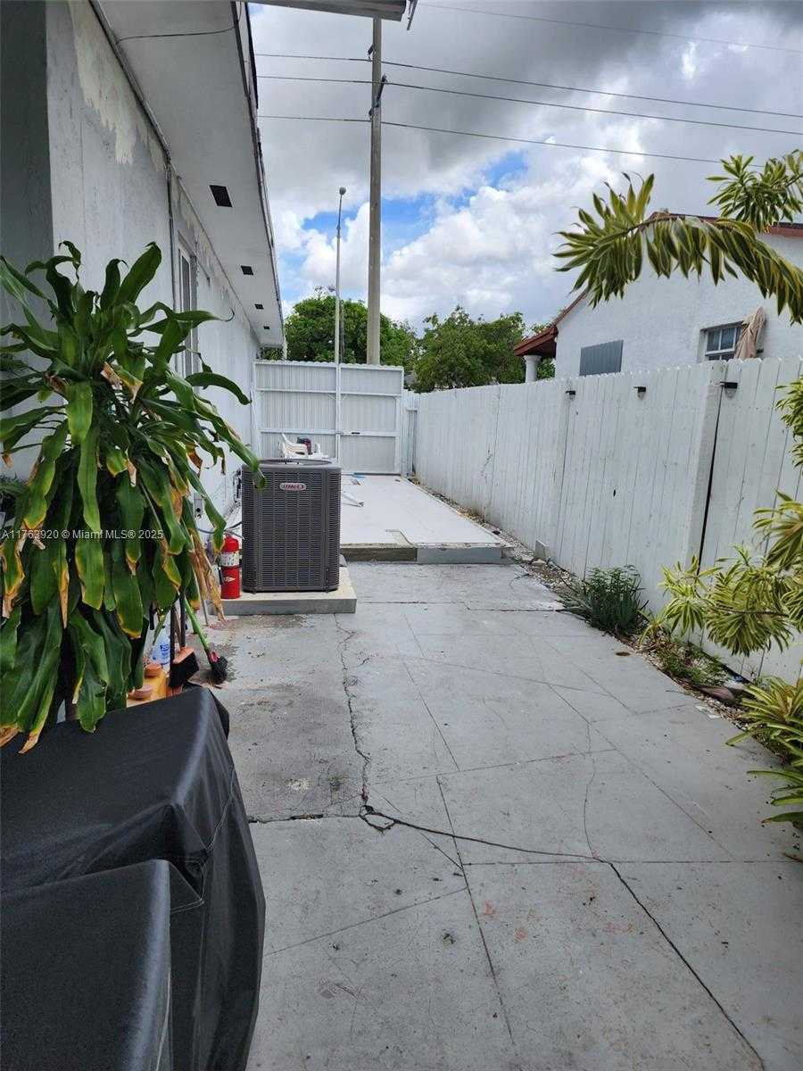 Small Image of 351 EAST 13TH ST, Hialeah Number 45