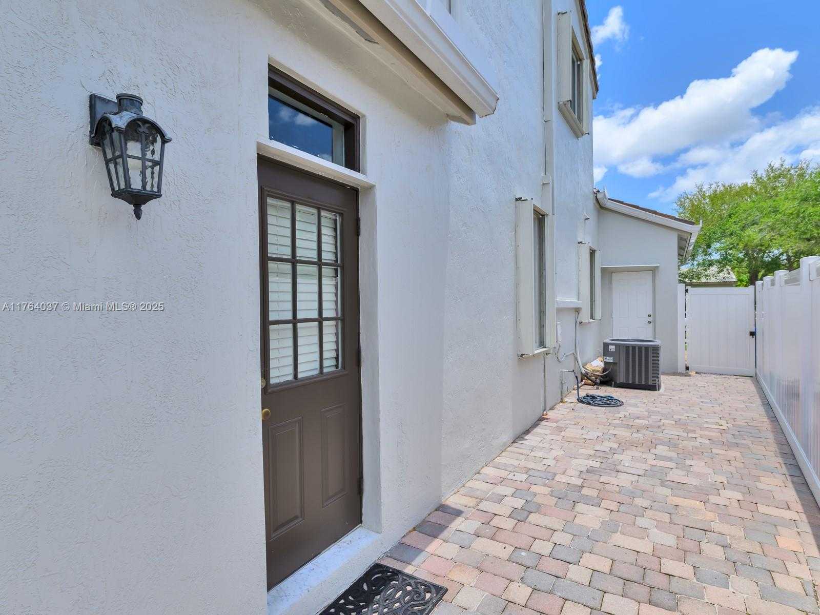 Small Image of 624 STANTON DR, Weston Number 68