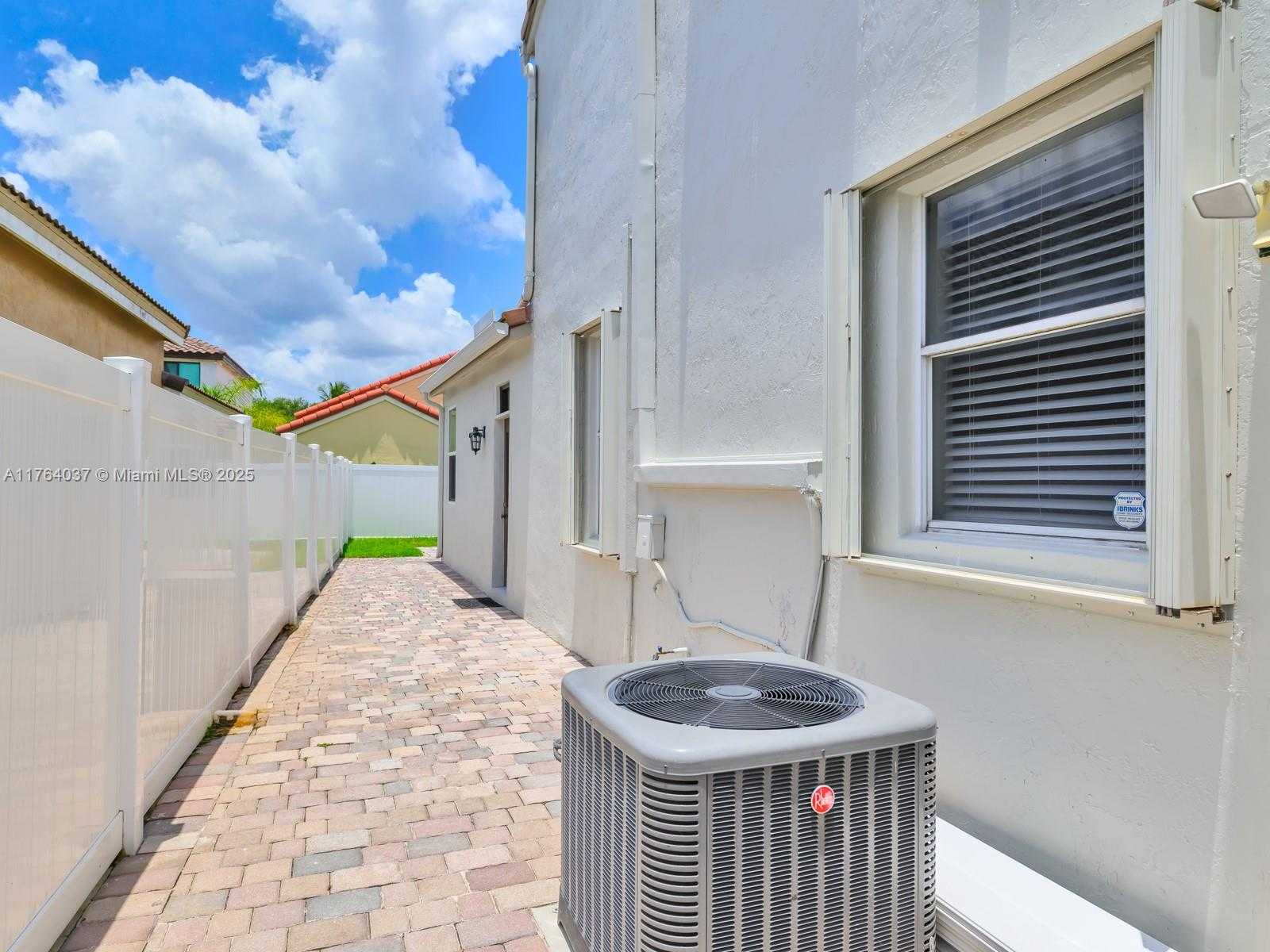 Small Image of 624 STANTON DR, Weston Number 70