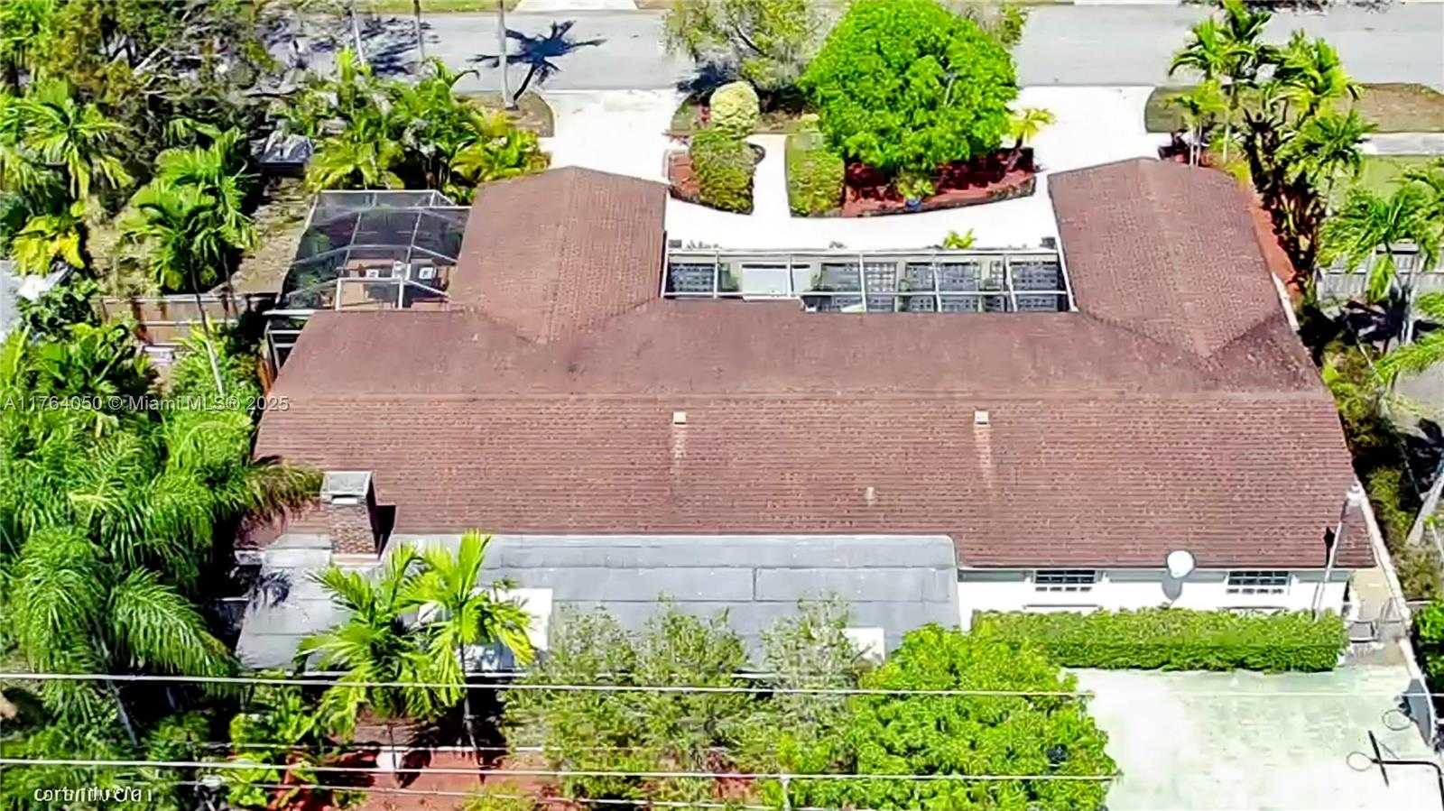 Small Image of 8720 SOUTH WEST 192ND TER, Cutler Bay Number 2