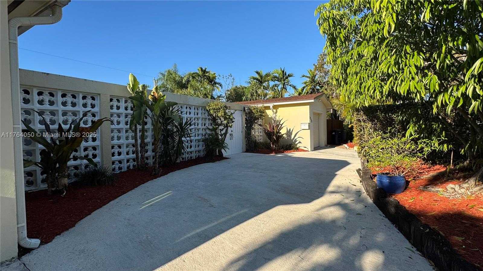 Small Image of 8720 SOUTH WEST 192ND TER, Cutler Bay Number 4