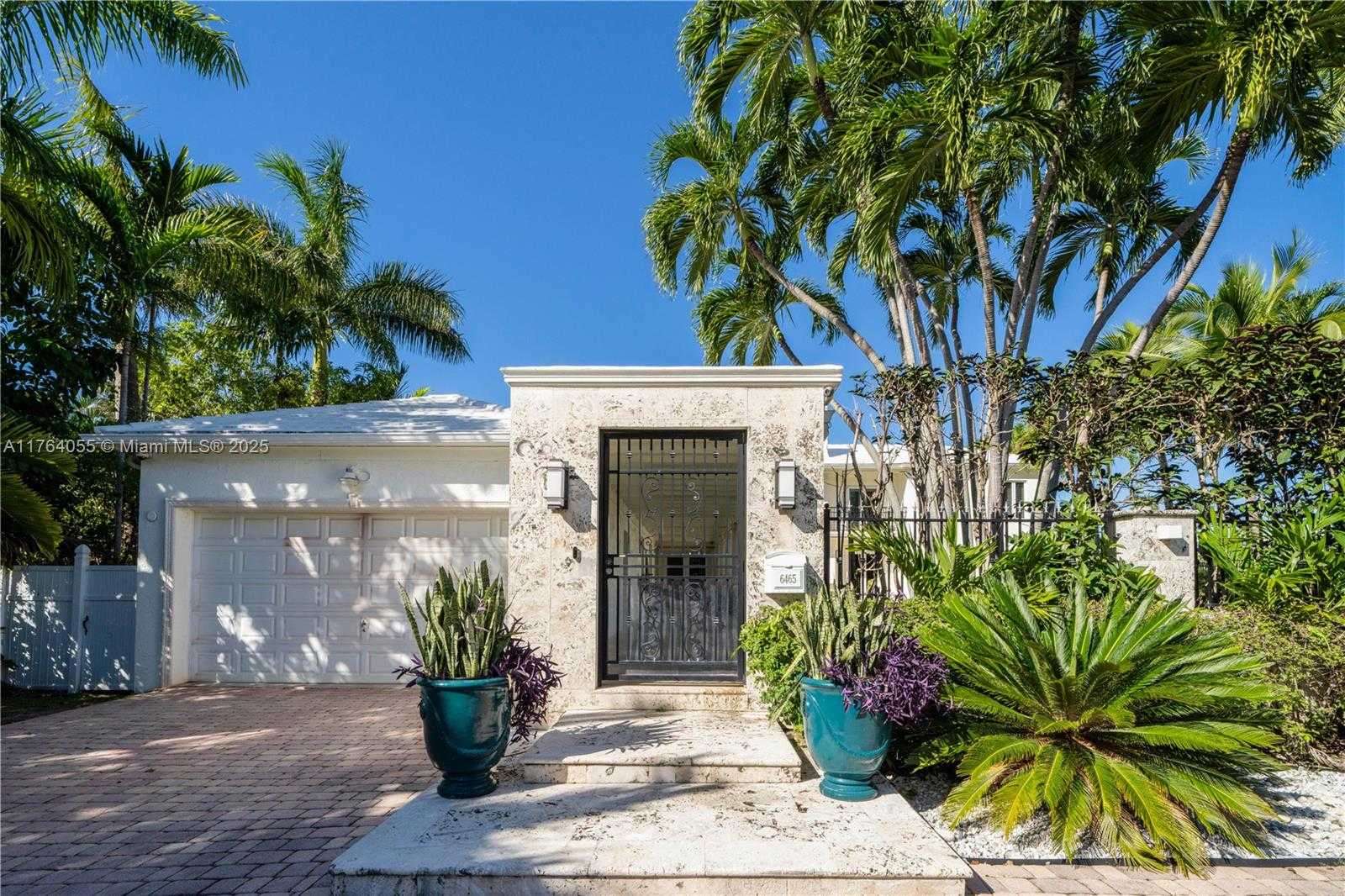 Small Image of 6465 PINETREE DRIVE CIR, Miami Beach Number 4