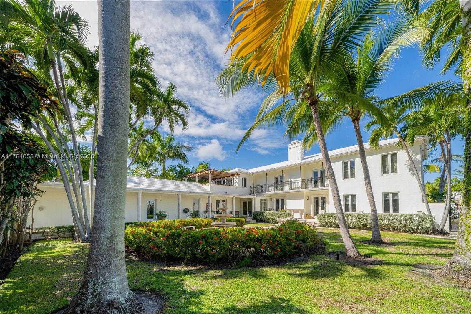 Small Image of 6465 PINETREE DRIVE CIR, Miami Beach Number 5