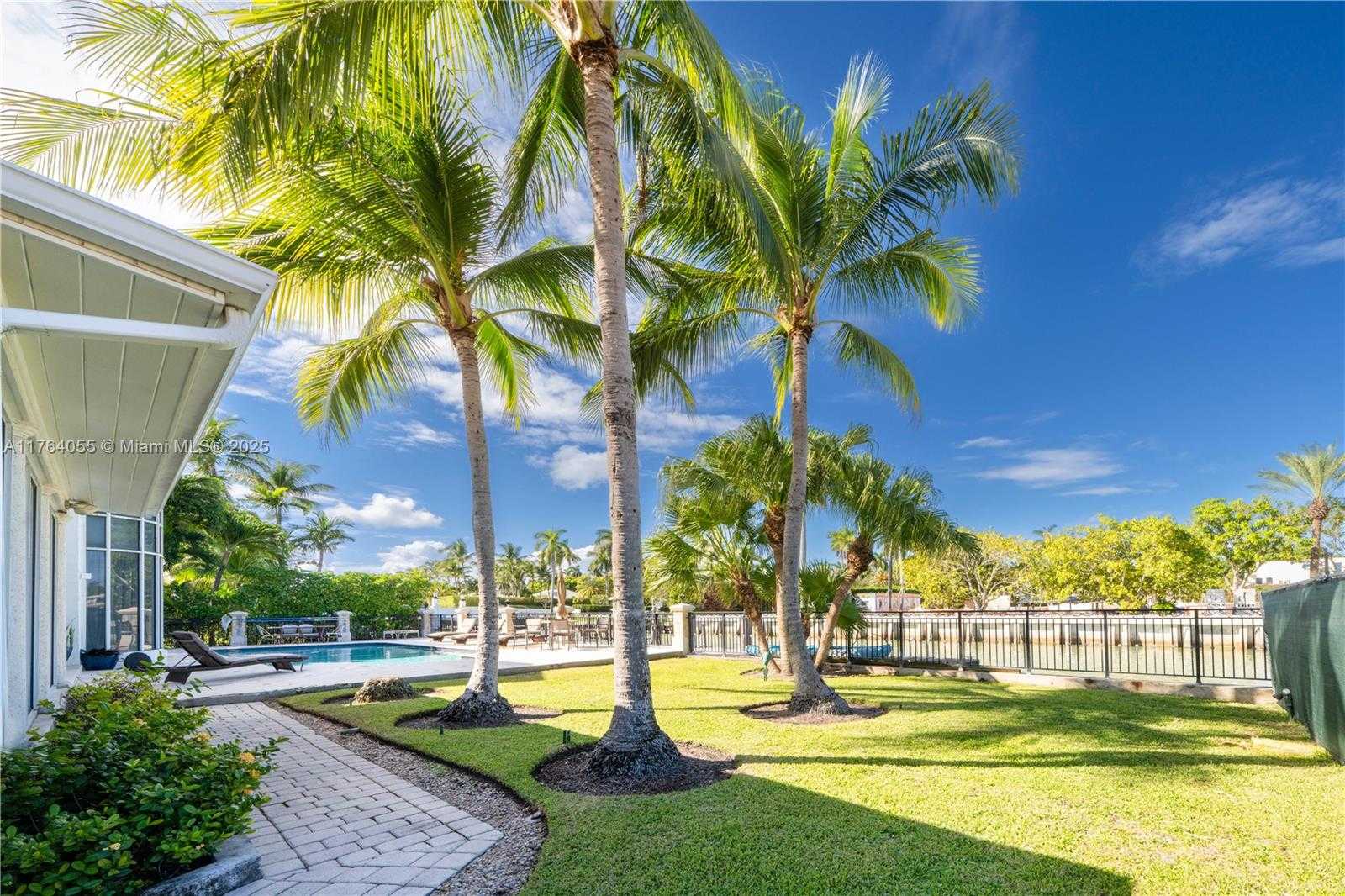 Small Image of 6465 PINETREE DRIVE CIR, Miami Beach Number 7