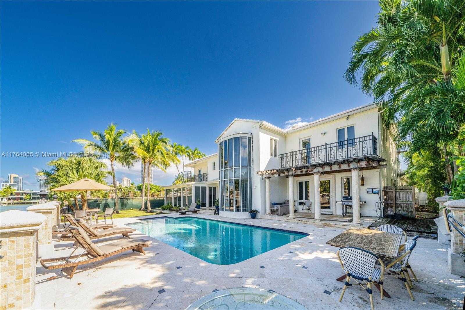 Small Image of 6465 PINETREE DRIVE CIR, Miami Beach Number 8