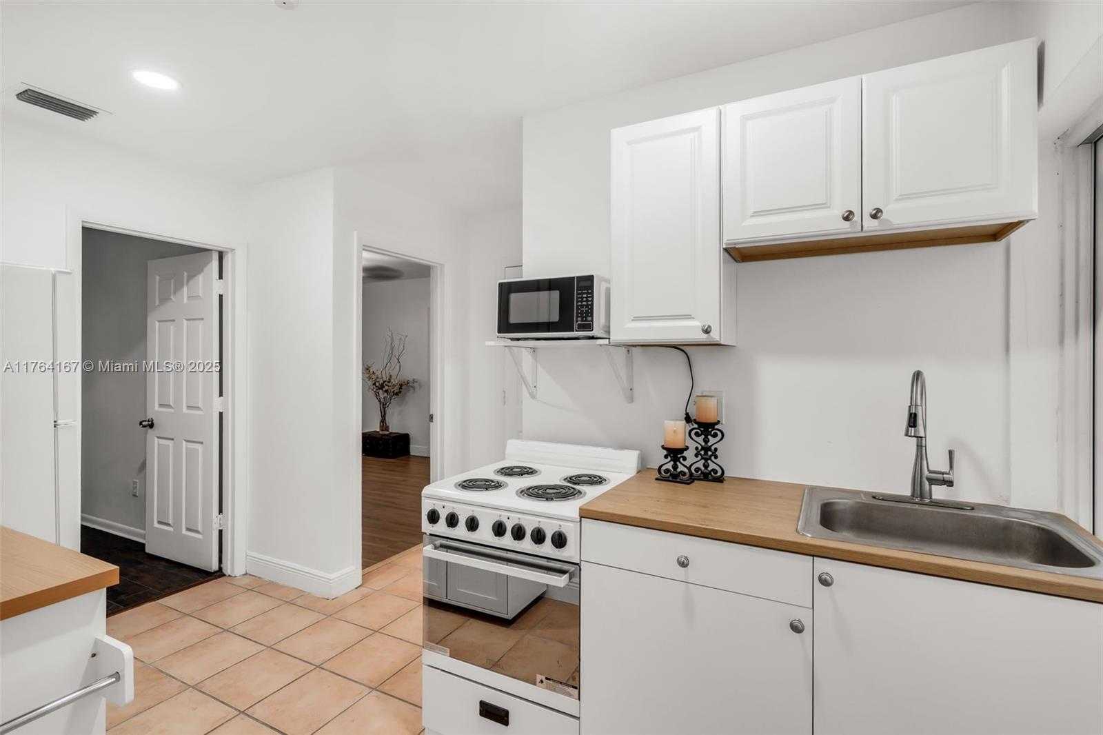 Small Image of 14841 DADE PINE AVE, Miami Lakes Number 17