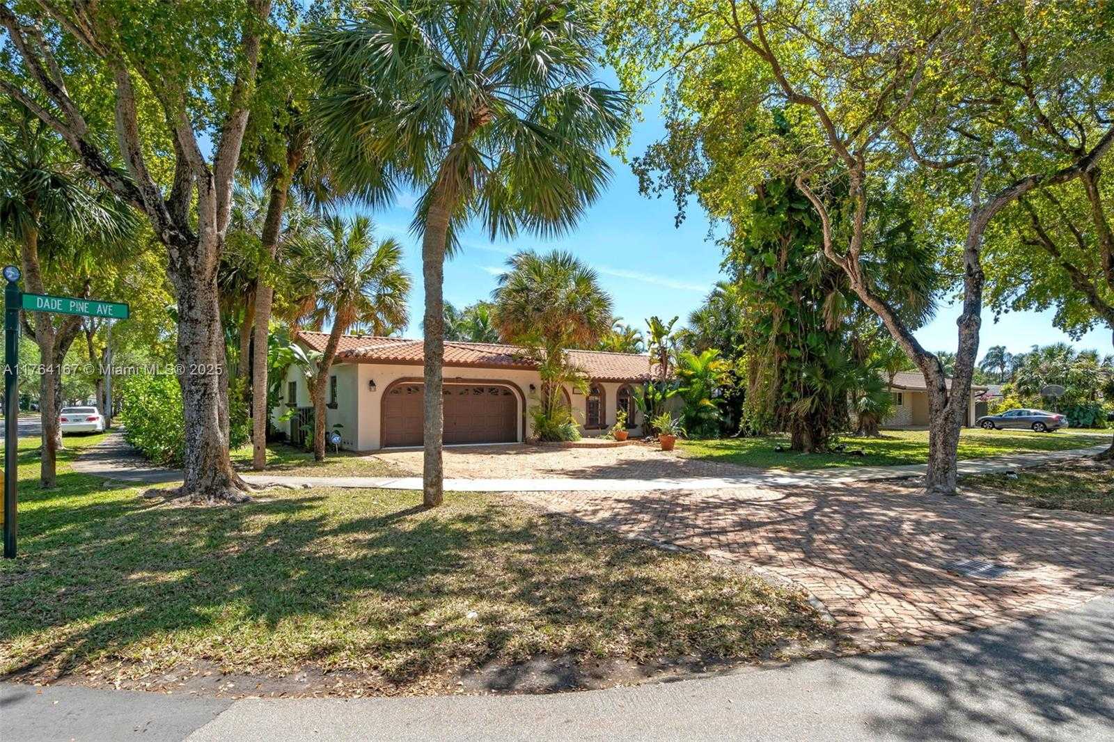 Small Image of 14841 DADE PINE AVE, Miami Lakes Number 3