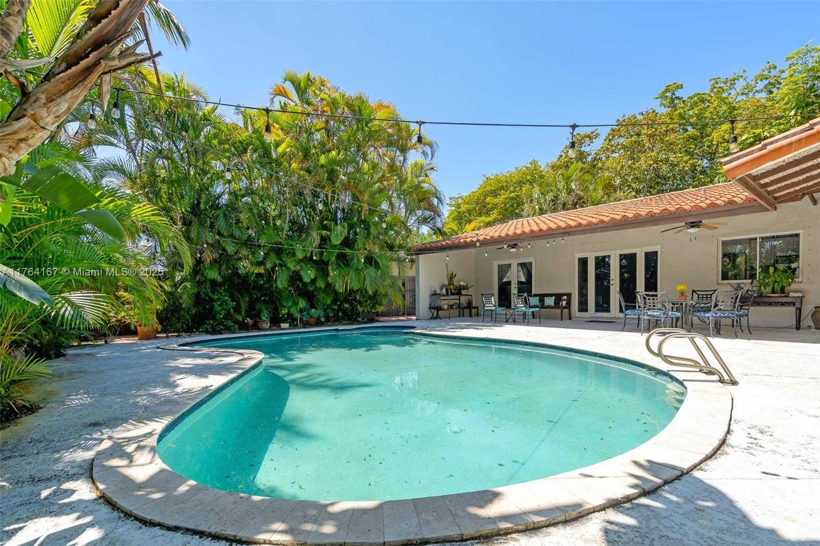 Small Image of 14841 DADE PINE AVE, Miami Lakes Number 5