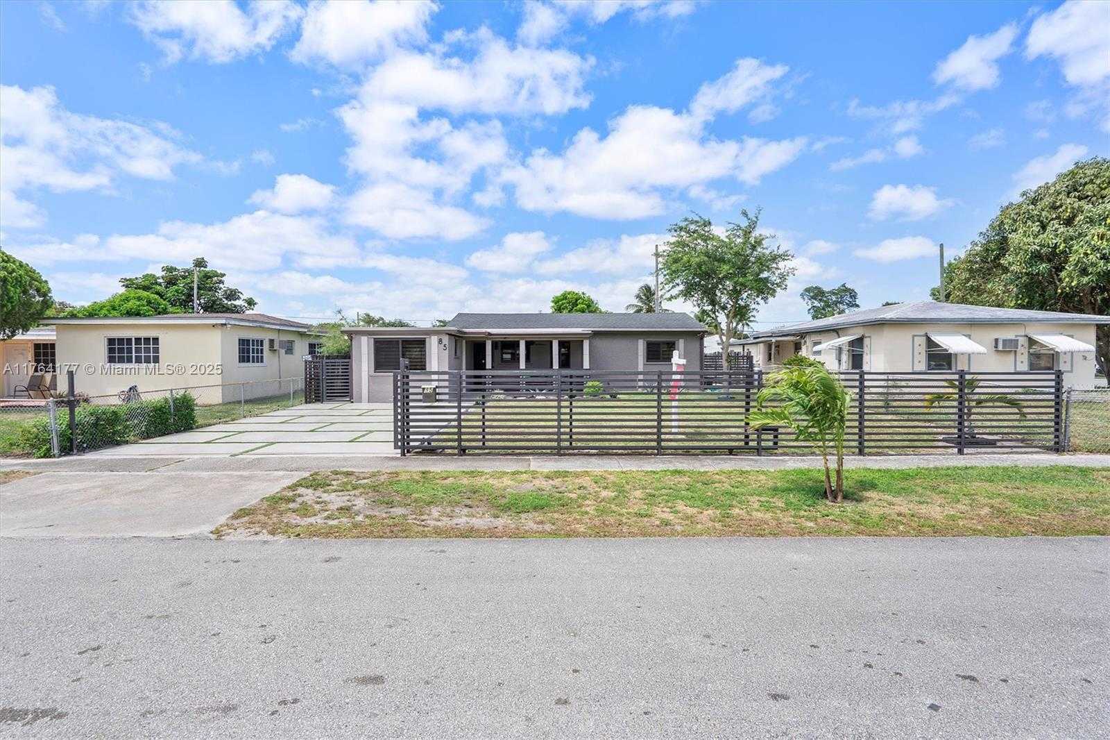 Small Image of 85 NORTH EAST 171ST TER, North Miami Beach Number 33