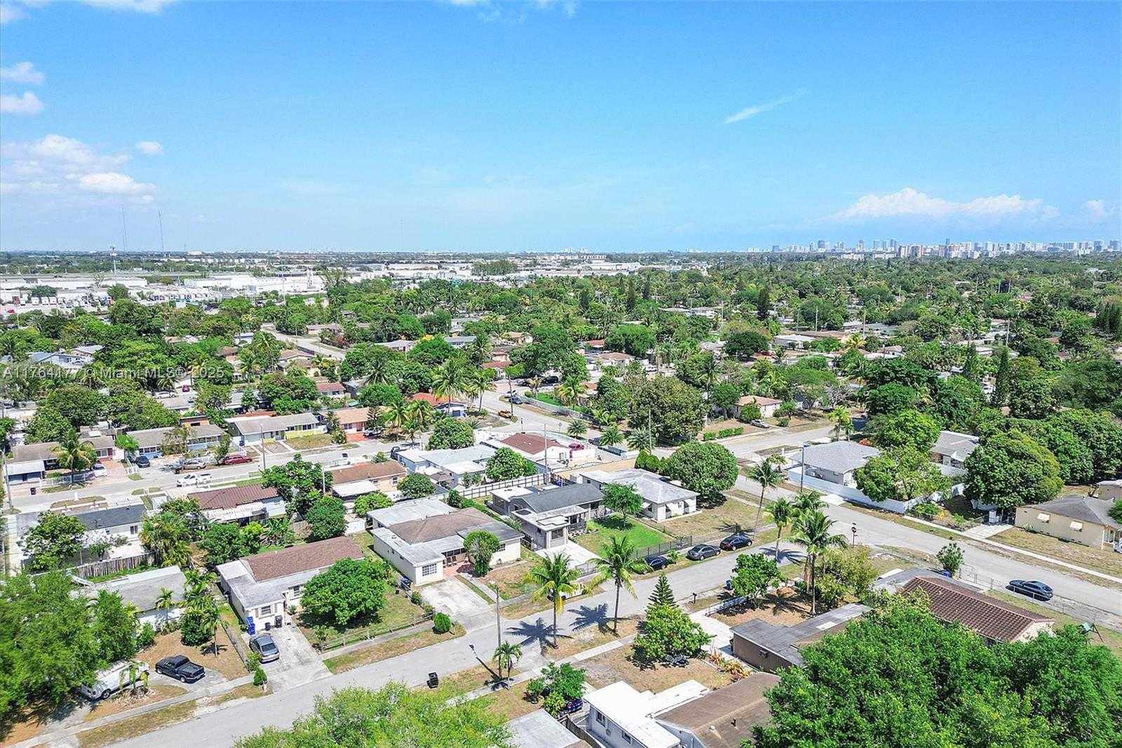 Small Image of 85 NORTH EAST 171ST TER, North Miami Beach Number 36