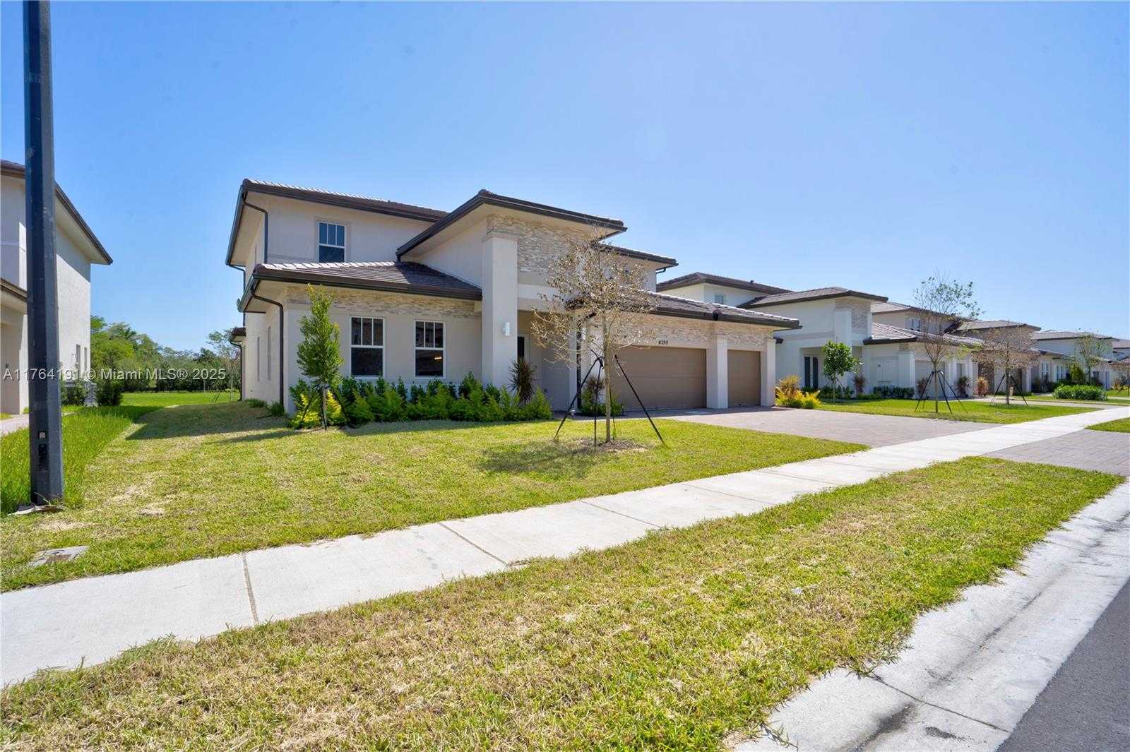 Small Image of 4390 SW 122nd Terrace, Davie, FL 33330, USA Number 14