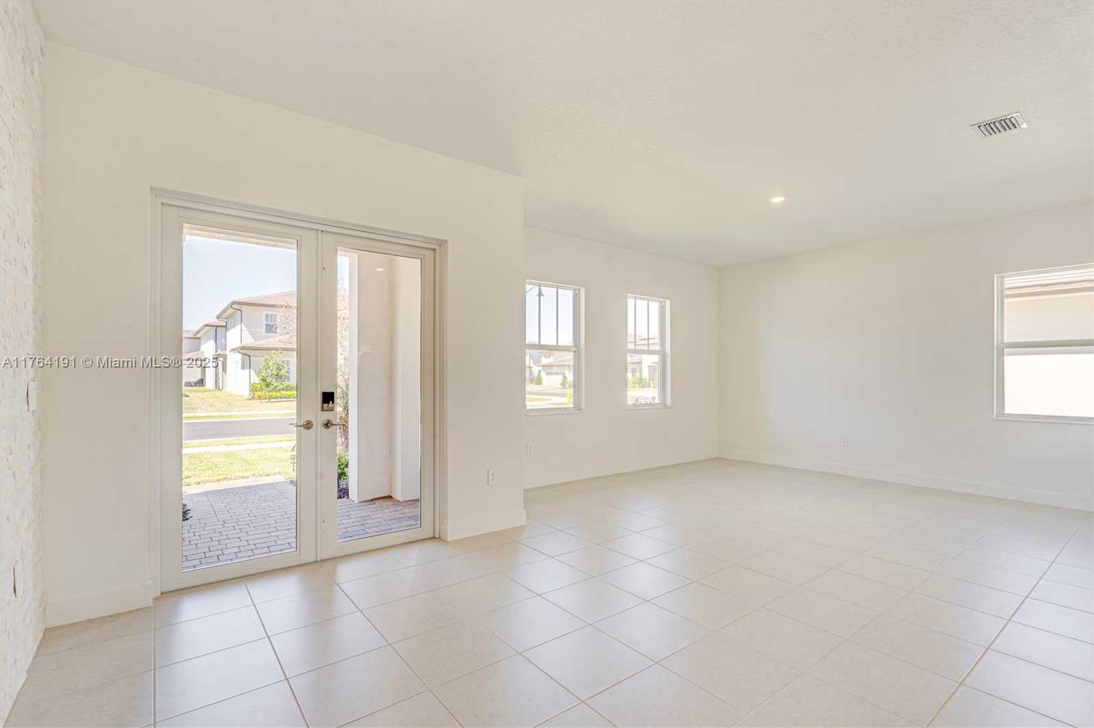 Small Image of 4390 SW 122nd Terrace, Davie, FL 33330, USA Number 25