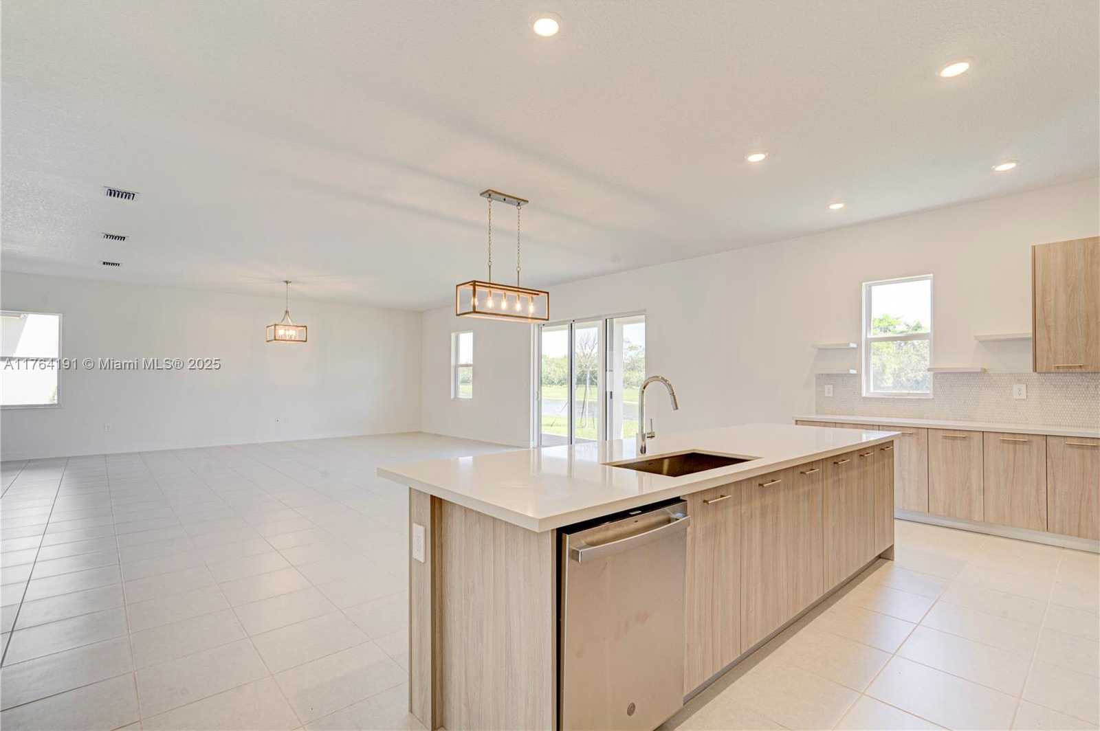 Small Image of 4390 SW 122nd Terrace, Davie, FL 33330, USA Number 33