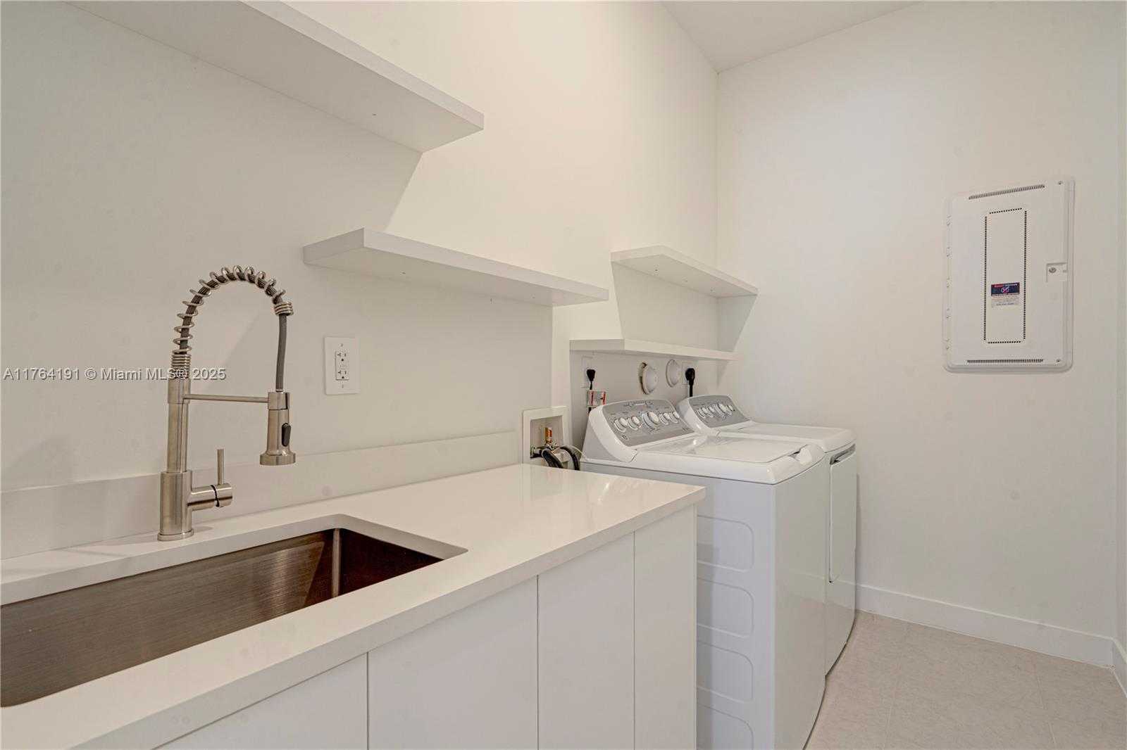 Small Image of 4390 SW 122nd Terrace, Davie, FL 33330, USA Number 43