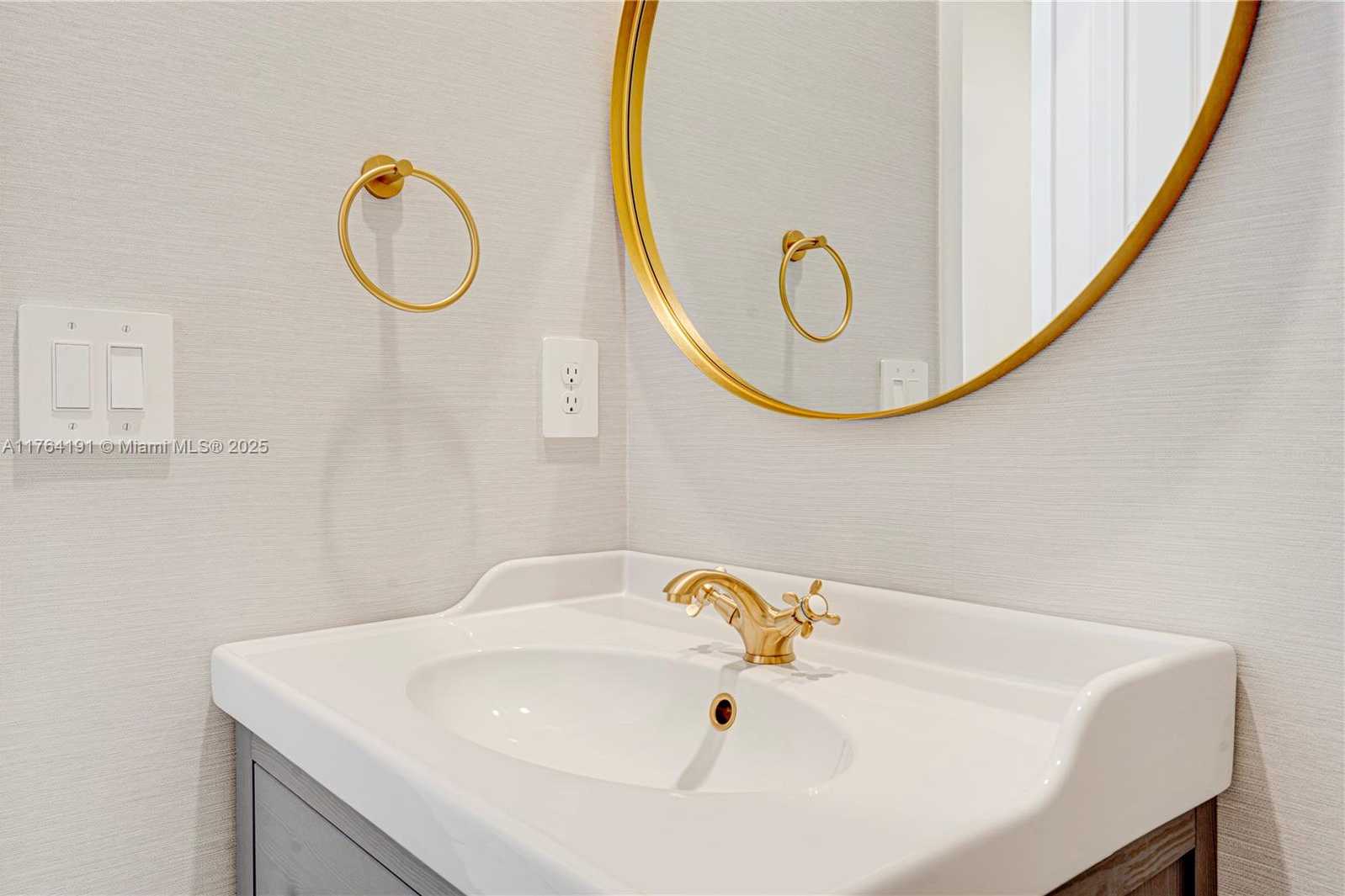 Small Image of 4390 SW 122nd Terrace, Davie, FL 33330, USA Number 46