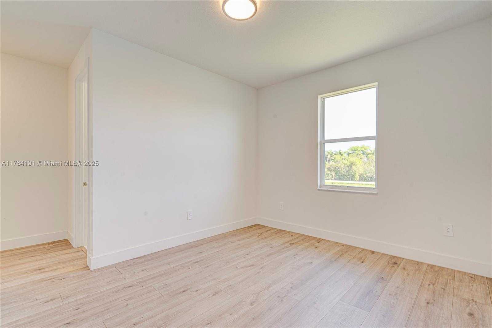 Small Image of 4390 SW 122nd Terrace, Davie, FL 33330, USA Number 78