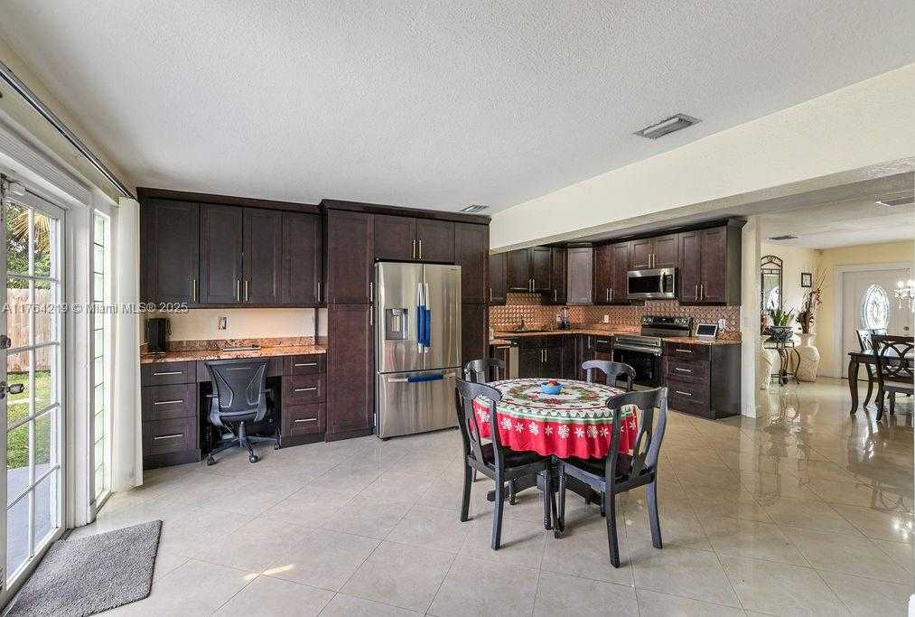 Small Image of 665 NORTH WEST 19TH ST, Pompano Beach Number 11