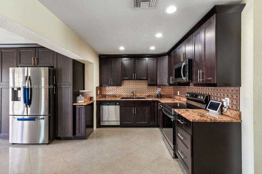 Small Image of 665 NORTH WEST 19TH ST, Pompano Beach Number 12