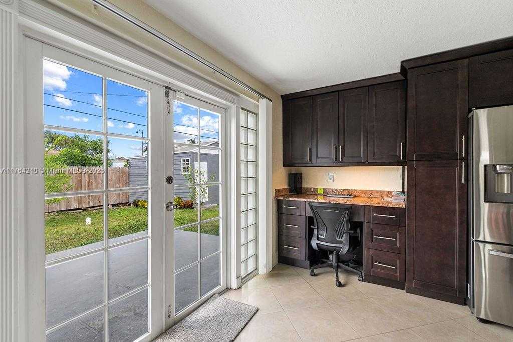 Small Image of 665 NORTH WEST 19TH ST, Pompano Beach Number 14