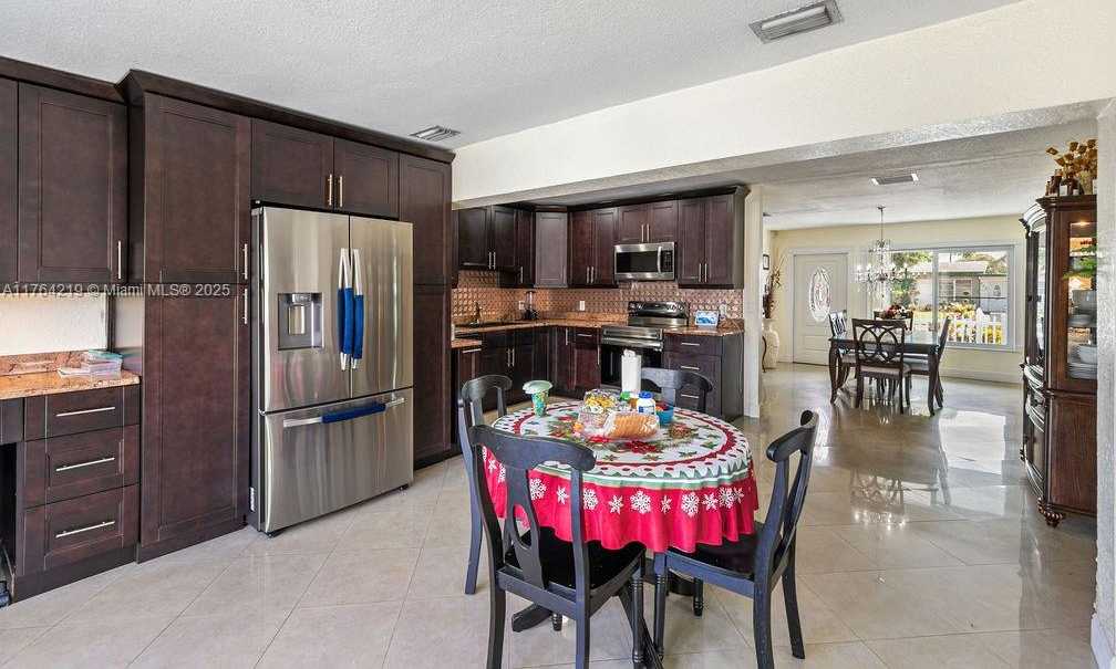 Small Image of 665 NORTH WEST 19TH ST, Pompano Beach Number 15