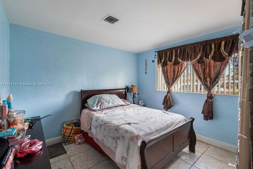 Small Image of 665 NORTH WEST 19TH ST, Pompano Beach Number 26