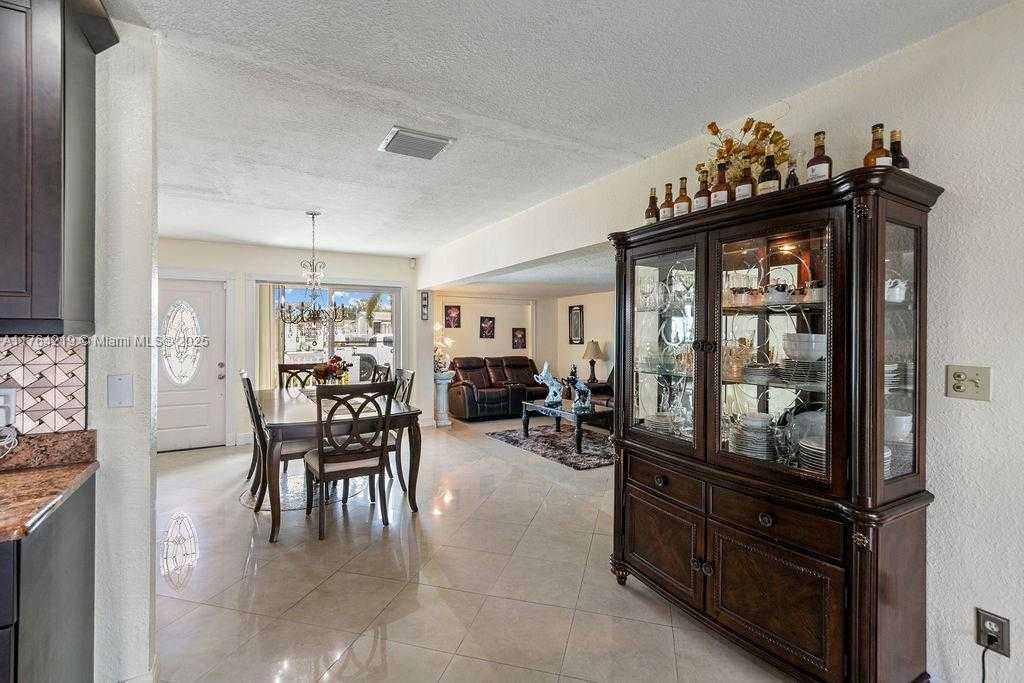 Small Image of 665 NORTH WEST 19TH ST, Pompano Beach Number 6