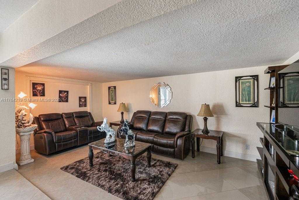 Small Image of 665 NORTH WEST 19TH ST, Pompano Beach Number 7