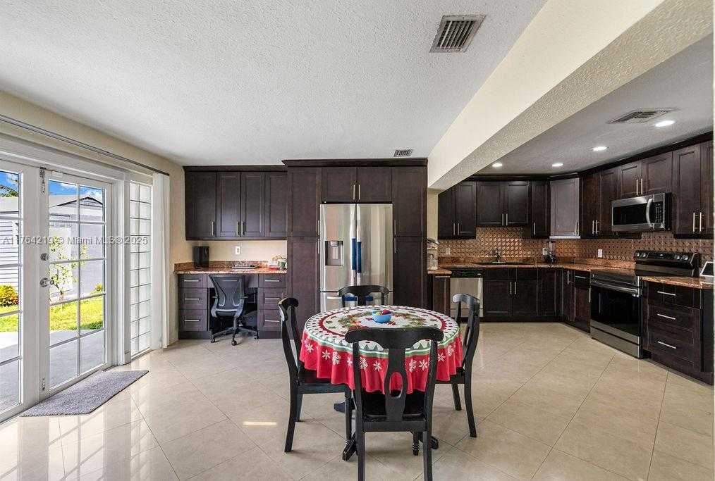 Small Image of 665 NORTH WEST 19TH ST, Pompano Beach Number 9