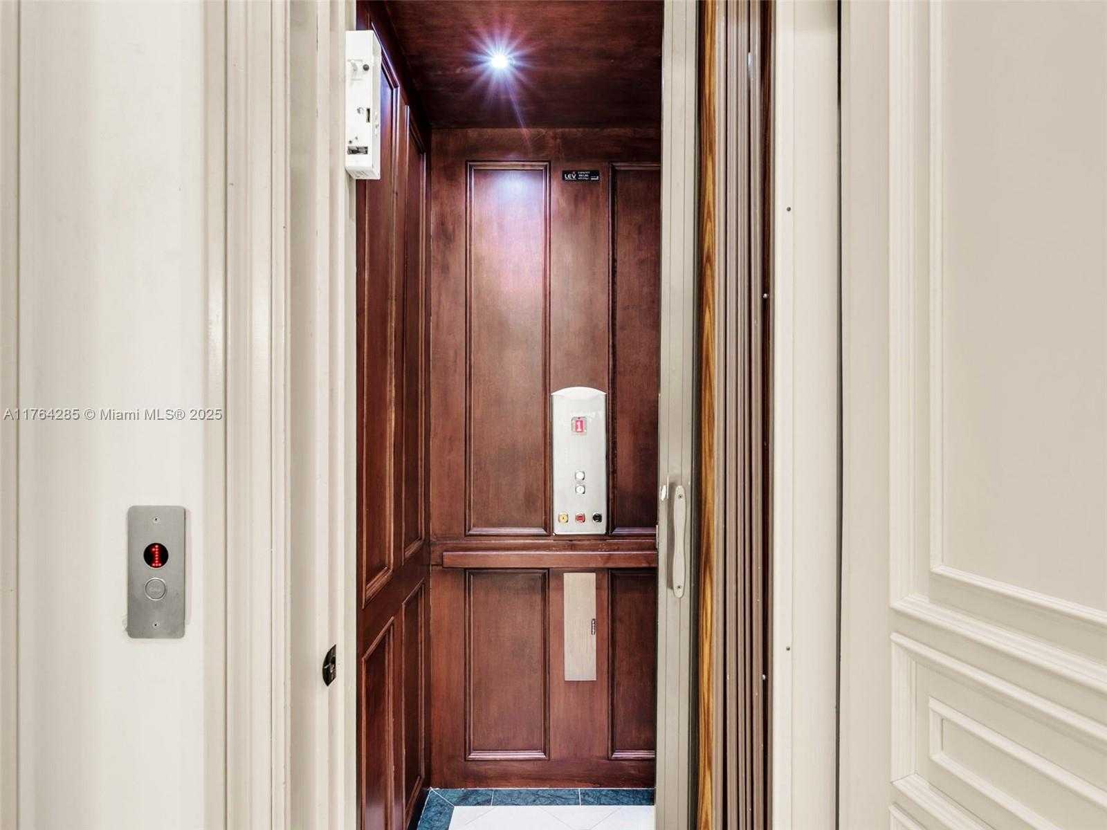 Small Image of 9076 SOUTH WEST 59TH CT, Pinecrest Number 16