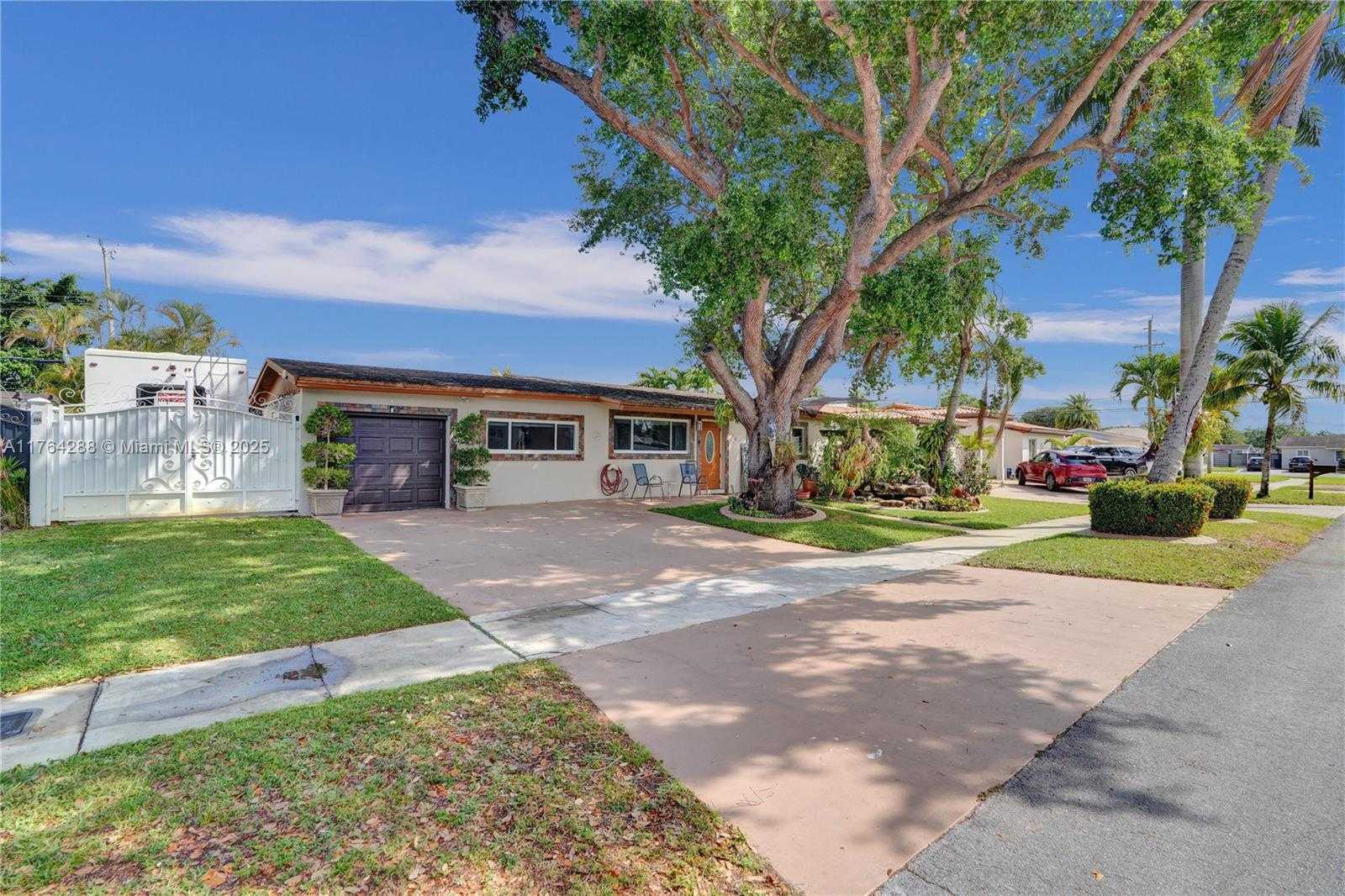 Small Image of 7825 NORTH WEST 174TH ST, Hialeah Number 27